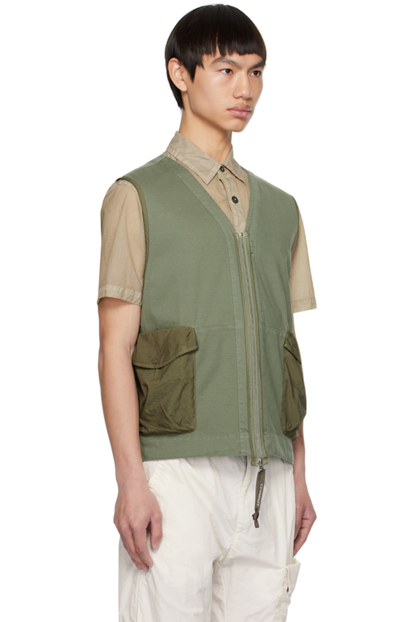 Garment-dyed heavyweight cotton jersey vest.

· V-neck
· Zip closure
· Flap pockets
· Acetate lens at side seam
· Unlined

Supplier color: Bronze green
