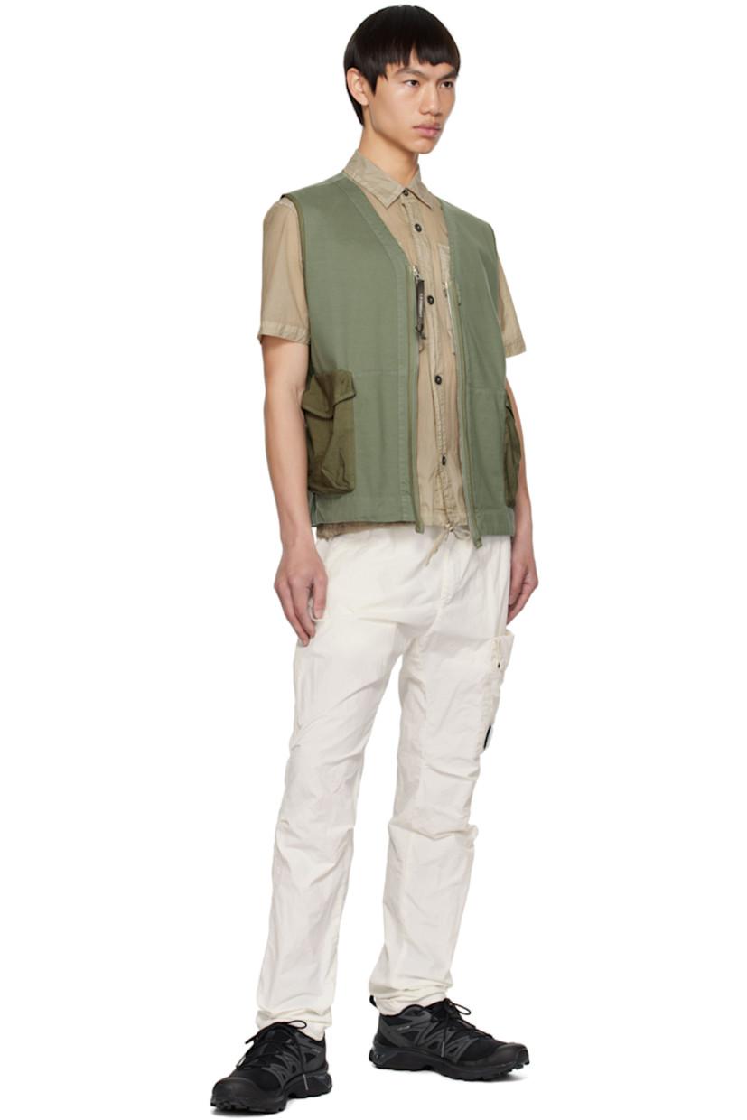 Garment-dyed heavyweight cotton jersey vest.

· V-neck
· Zip closure
· Flap pockets
· Acetate lens at side seam
· Unlined

Supplier color: Bronze green