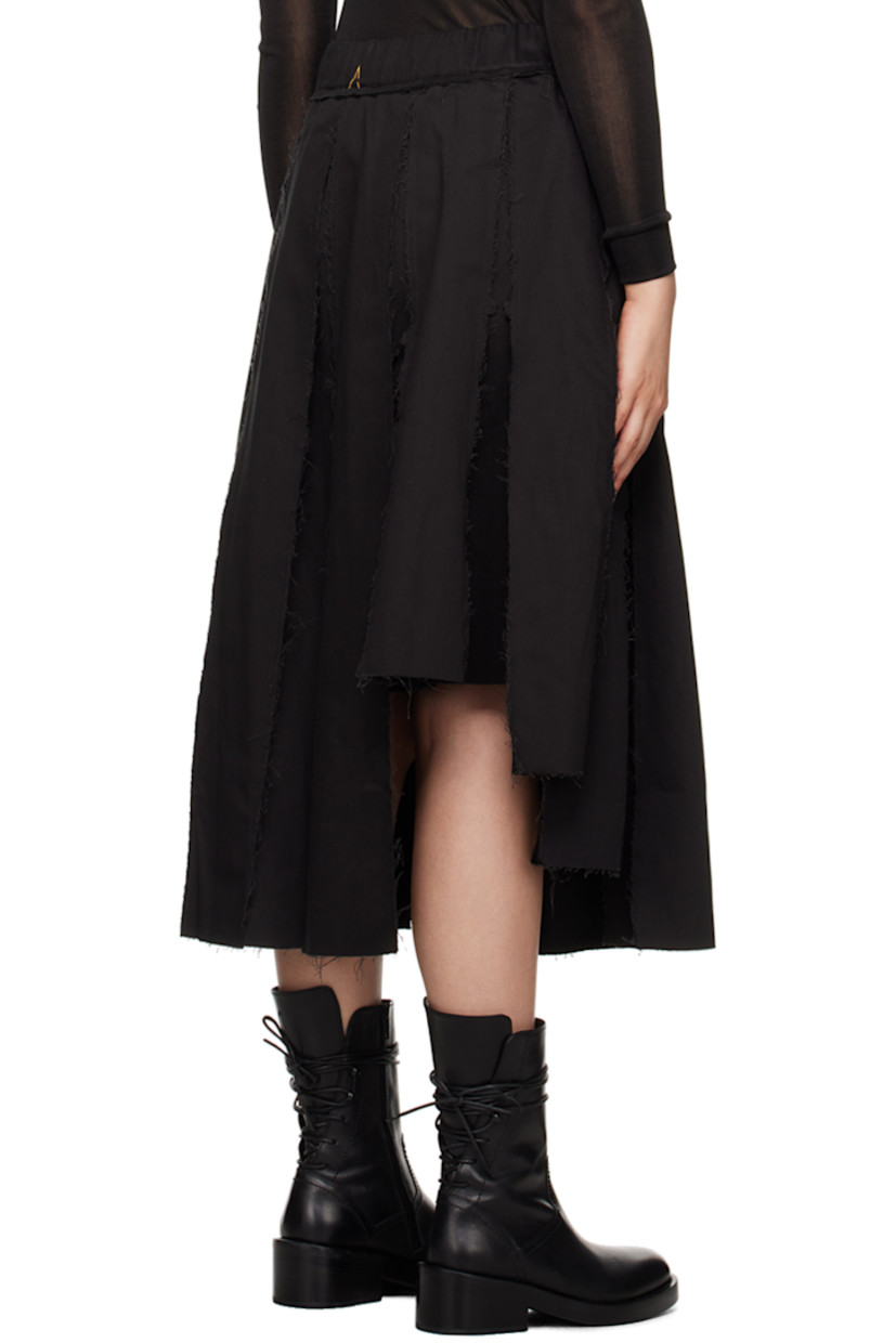 Organic cotton broadcloth skirt. Raw edges and box pleats throughout.

· Elasticized waistband
· Flared asymmetric hem
· Logo embroidered at back
· Unlined

Supplier color: Black