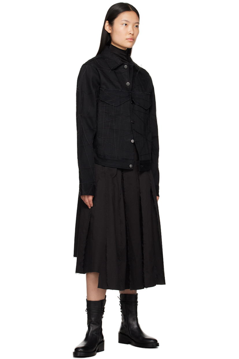 Organic cotton broadcloth skirt. Raw edges and box pleats throughout.

· Elasticized waistband
· Flared asymmetric hem
· Logo embroidered at back
· Unlined

Supplier color: Black