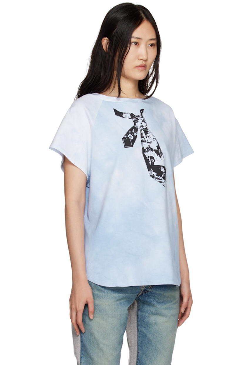 Hand-dyed cotton jersey T-shirt.

· Boat neck
· Graphic screen printed at front
· Shirttail hem
· Raglan sleeves

Supplier color: Tie/Blue soft dye