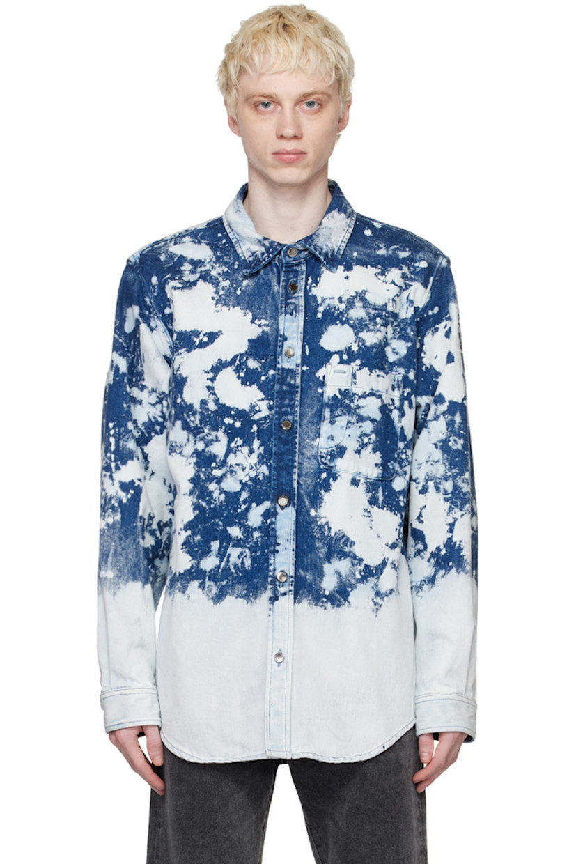 Non-stretch denim jacket. Fading and acid wash effect throughout.

· Spread collar
· Button closure
· Patch pocket
· Shirttail hem
· Two-button barrel cuffs
· Logo-engraved silver-tone hardware

Supplier color: Acid splatter blue