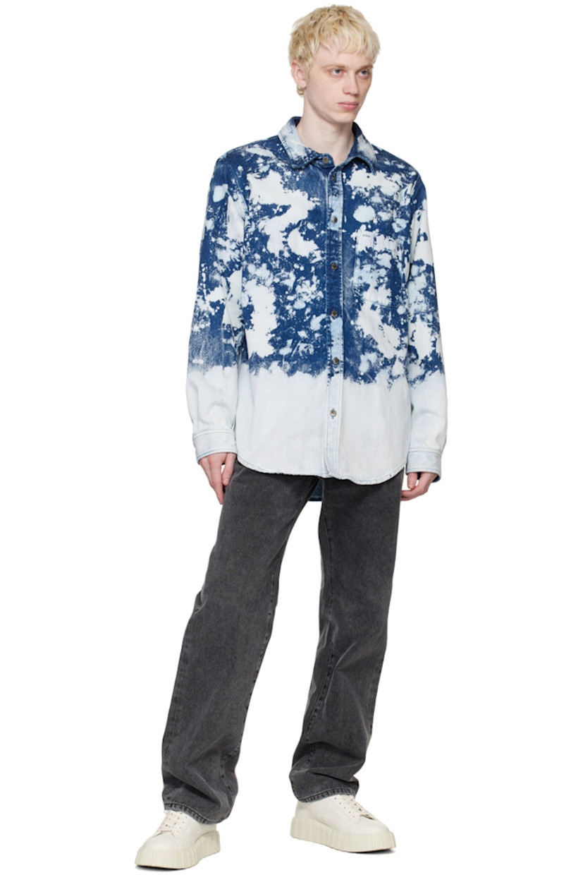 Non-stretch denim jacket. Fading and acid wash effect throughout.

· Spread collar
· Button closure
· Patch pocket
· Shirttail hem
· Two-button barrel cuffs
· Logo-engraved silver-tone hardware

Supplier color: Acid splatter blue
