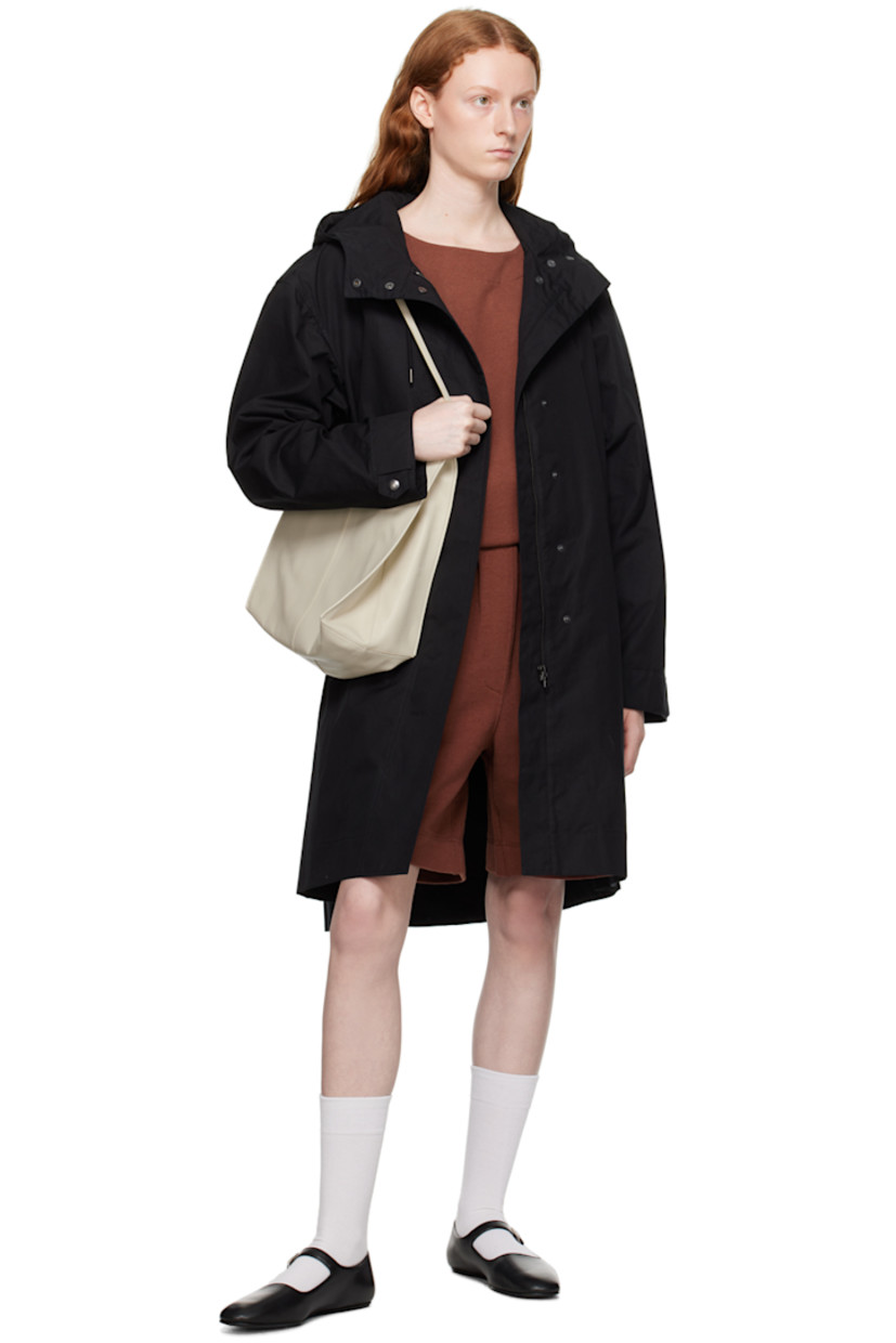 Knit organic cotton shorts.

· Concealed drawstring at elasticized waistband
· Three-pocket styling
· Mock-fly
· Vented cuffs

Supplier color: Burnt sienna