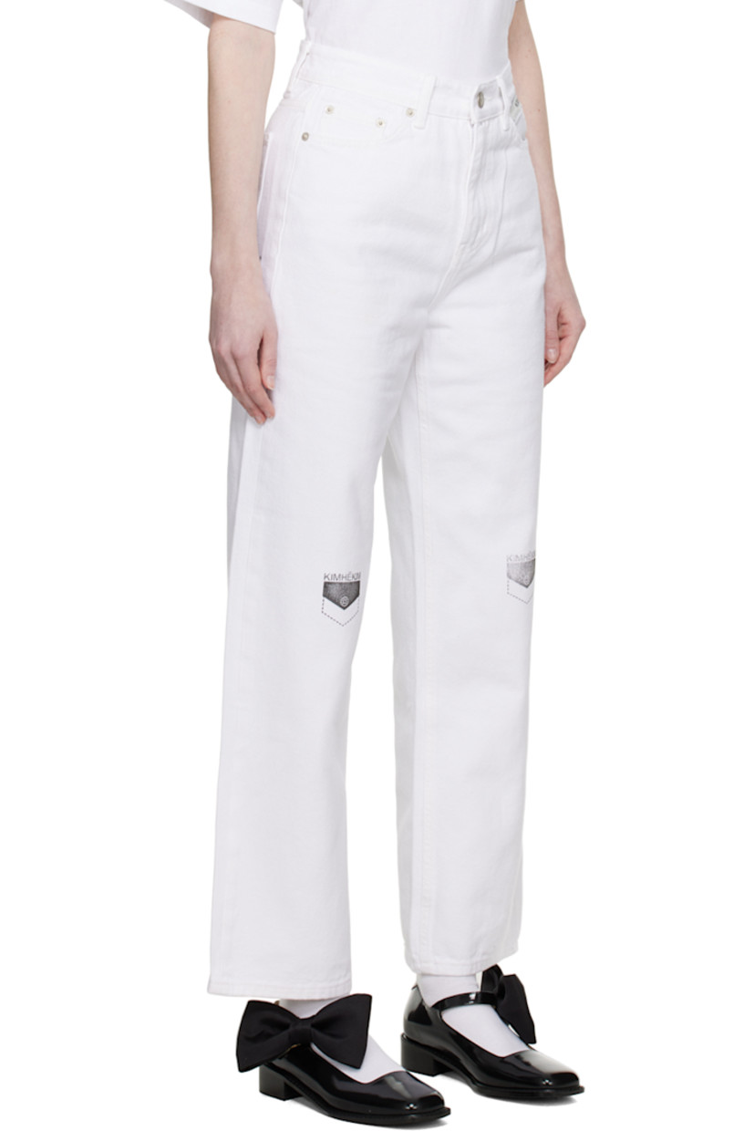 Non-stretch denim jeans. Fading throughout.

· Belt loops 
· Five-pocket styling
· Zip-fly
· Logo flag at front pocket
· Logo graphic printed at legs

Supplier color: White