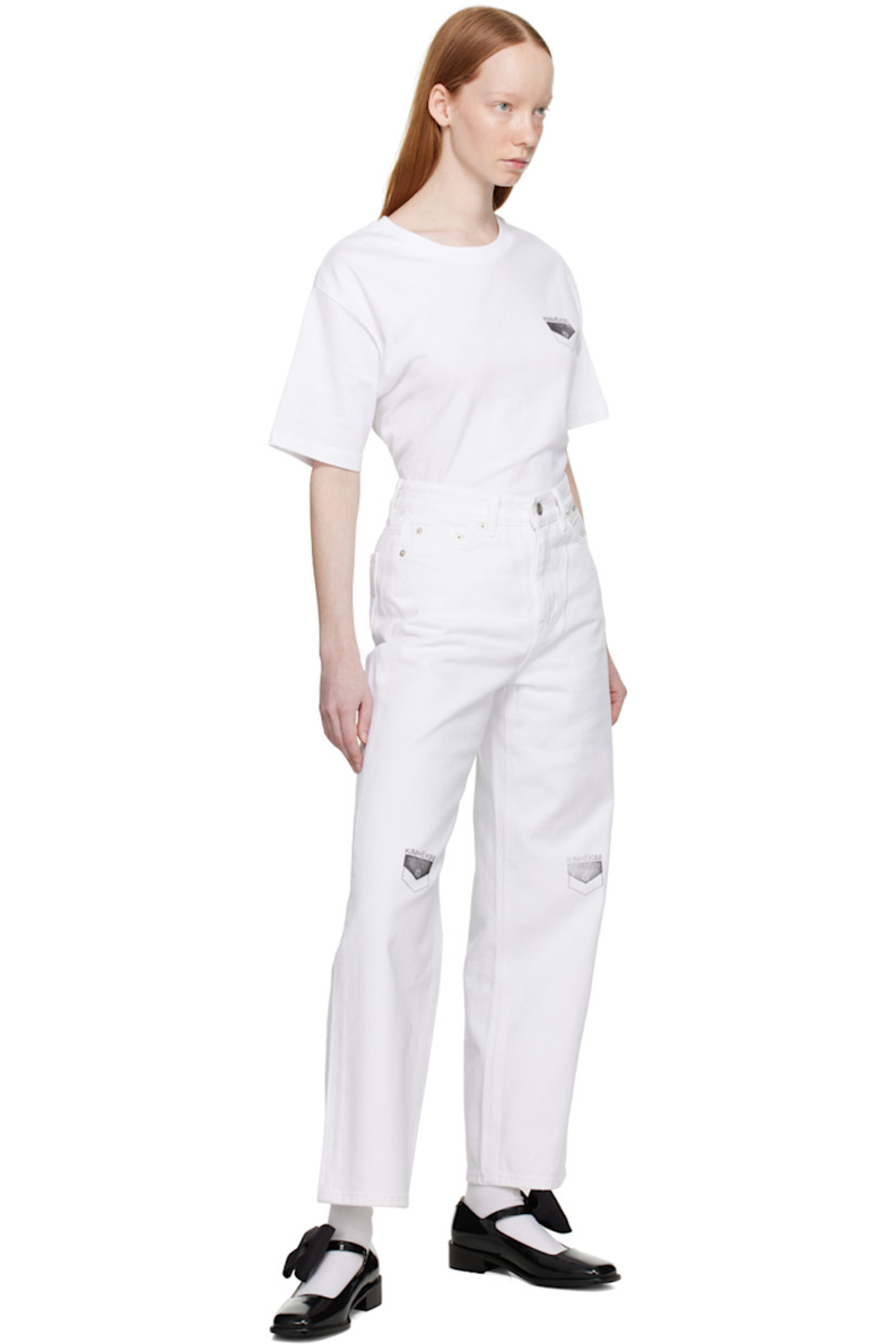 Non-stretch denim jeans. Fading throughout.

· Belt loops 
· Five-pocket styling
· Zip-fly
· Logo flag at front pocket
· Logo graphic printed at legs

Supplier color: White