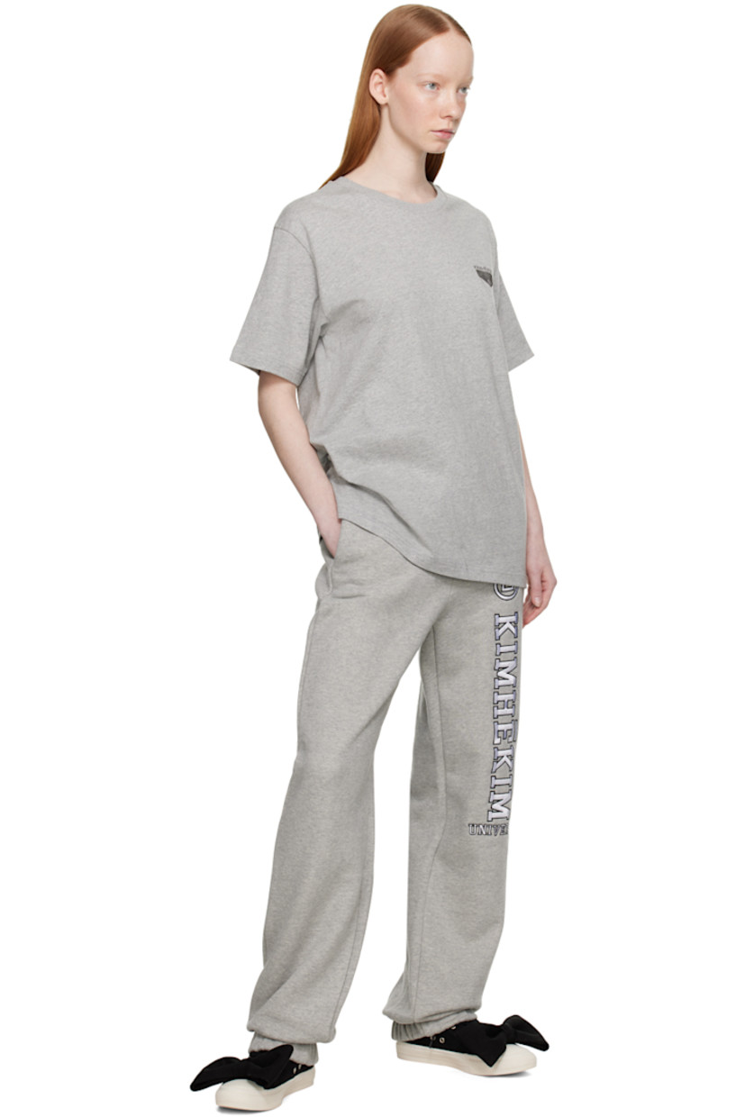 French terry lounge pants. 

· Drawstring at elasticized waistband
· Two-pocket styling
· Logo embroidered at front
· Elasticized cuffs

Supplier color: Grey