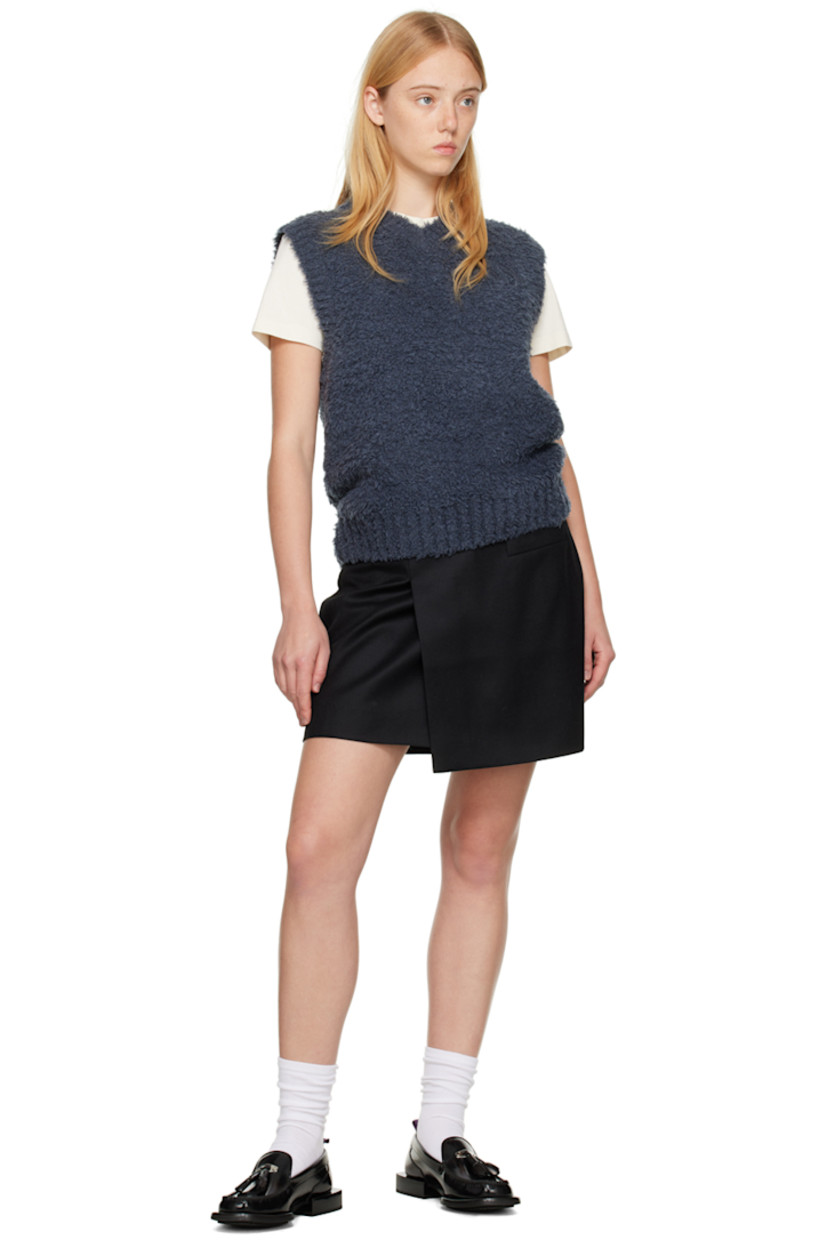Wool twill skirt.

· Welt pocket at front
· Vent at hem
· Textile logo flag at outseam
· Zip closure at back
· Full viscose satin lining

Supplier color: Black