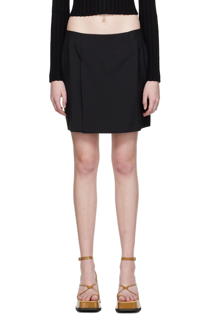 Wool piqué skirt. 

· Layered construction
· Welt pocket at front
· Slit at front hem
· Logo flag at side seam
· Concealed zip closure at back
· Full viscose satin lining

Supplier color: Coal