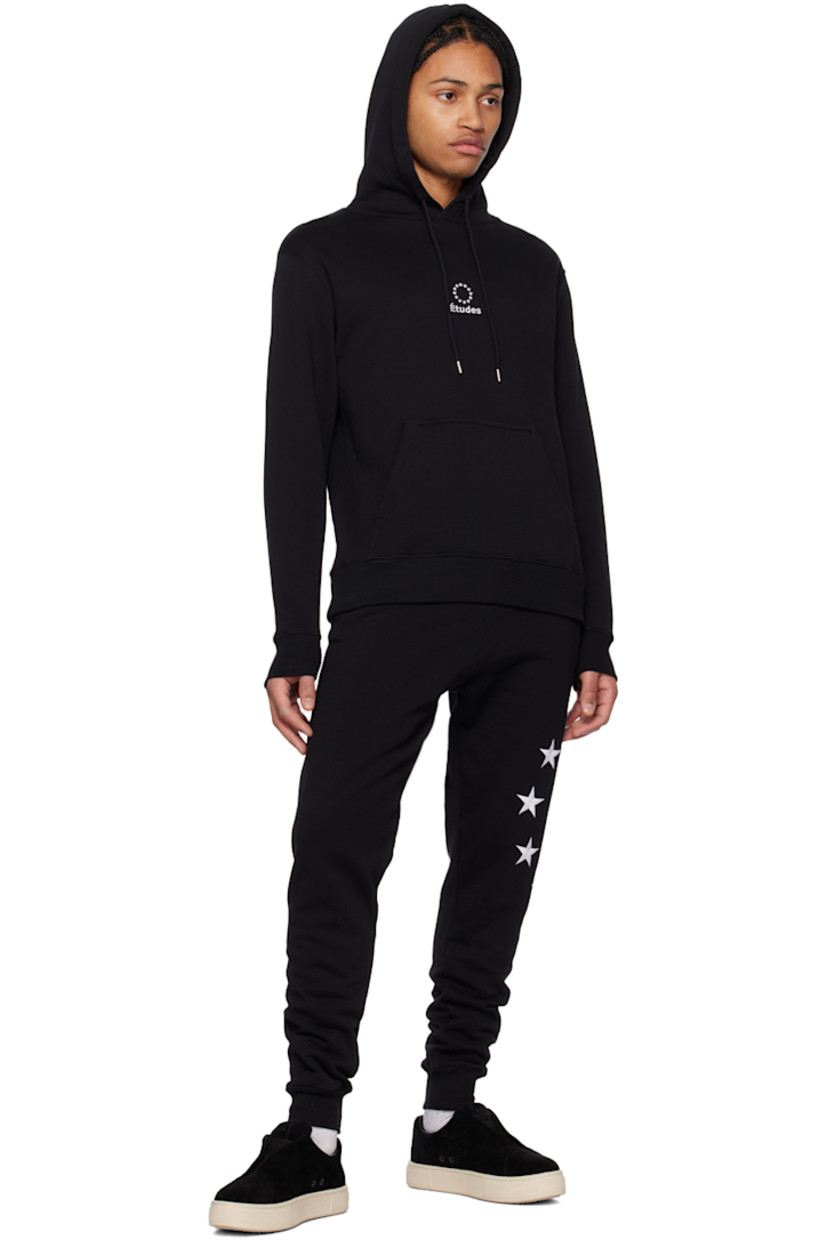 Organic cotton fleece hoodie.

· Drawstring at hood
· Logo embroidered at front
· Kangaroo pocket
· Rib knit hem and cuffs

Supplier color: Black