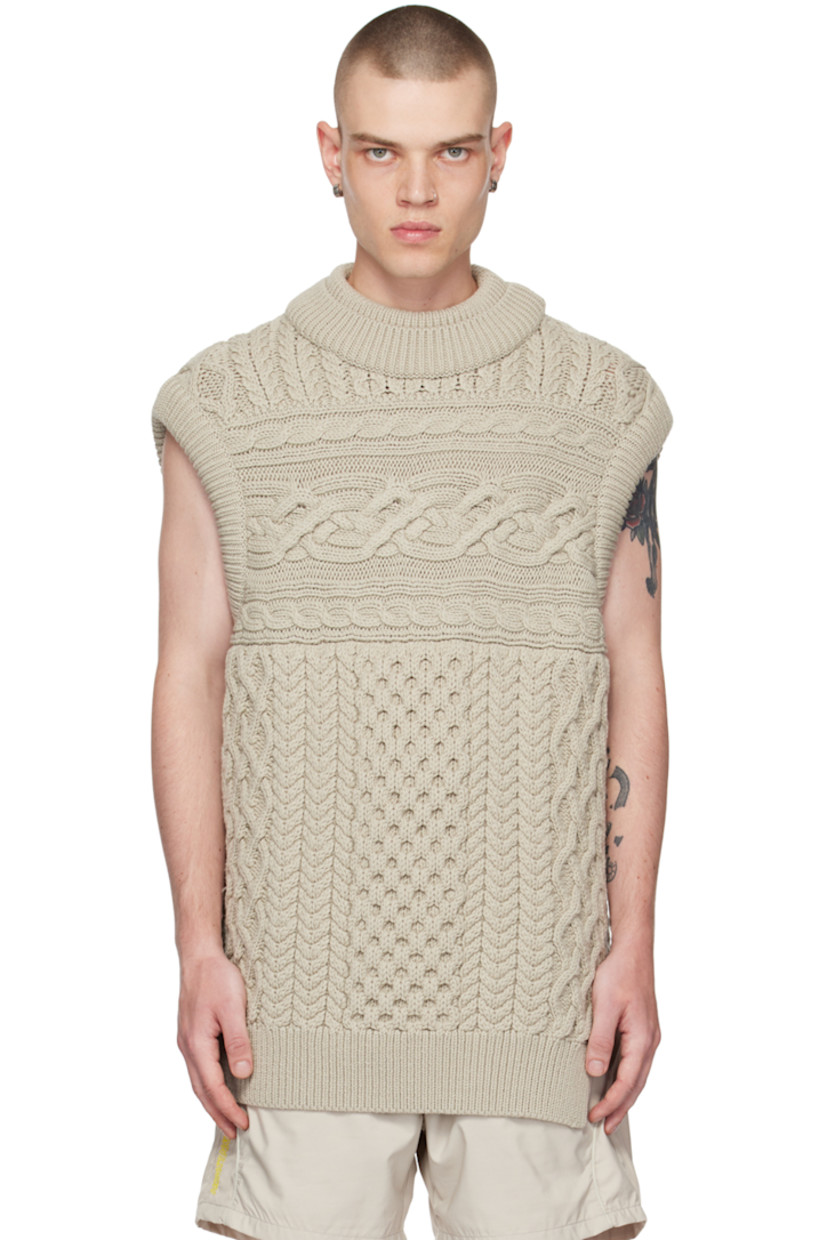 Aran knit merino wool vest. 

· Rib knit layered crewneck, hem, and armscyes
· Open side seams

Supplier color: Grey