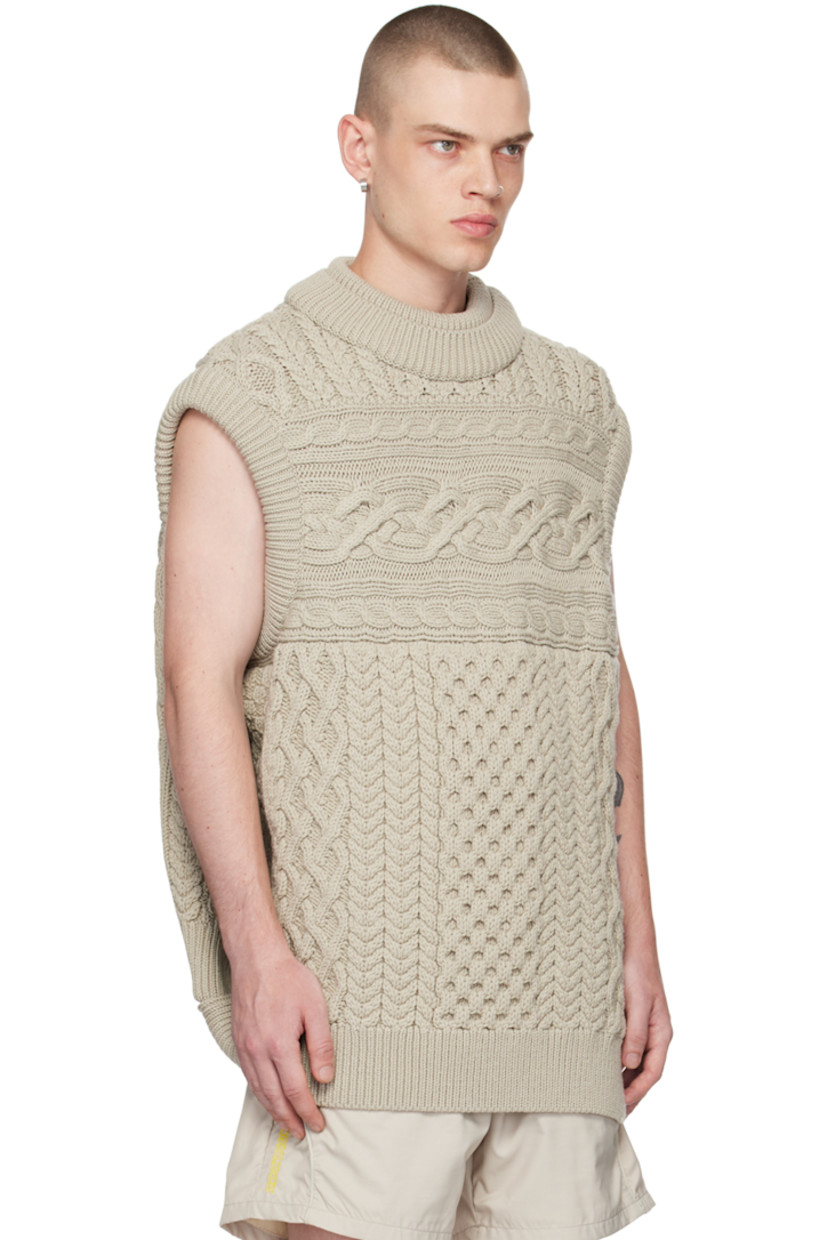 Aran knit merino wool vest. 

· Rib knit layered crewneck, hem, and armscyes
· Open side seams

Supplier color: Grey
