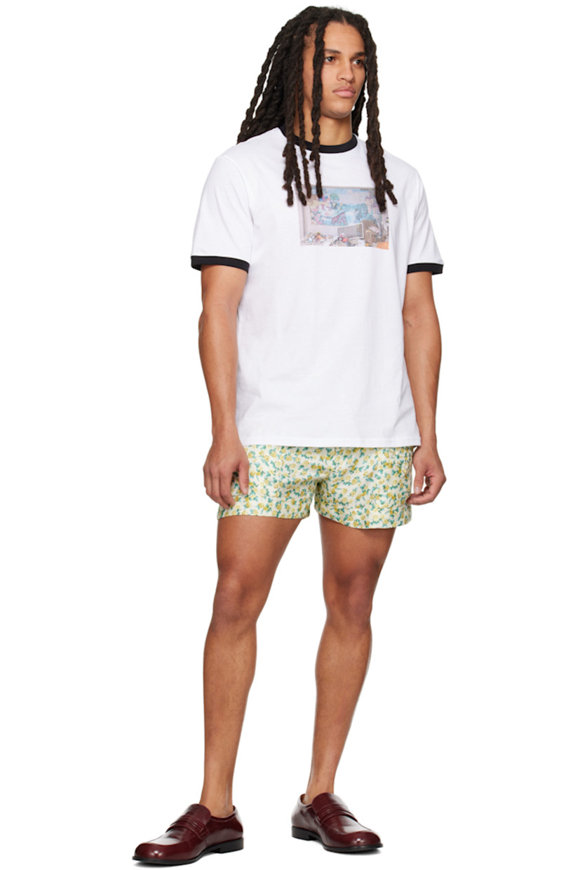 Viscose twill shorts. Floral pattern printed throughout.

· Drawstring at waistband
· Three-pocket styling
· Button-fly
· Zip pocket at front

Supplier color: Flower print