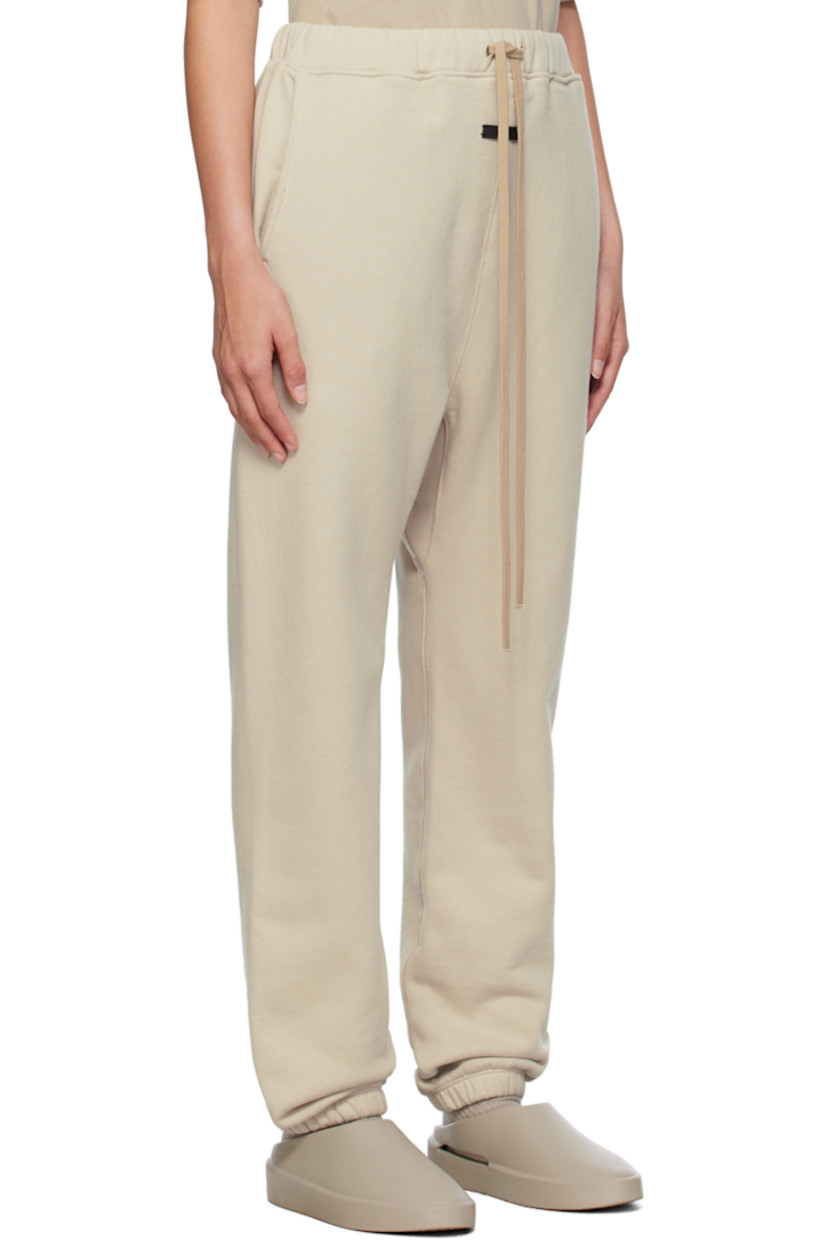 Straight-leg cotton fleece sweatpants.

· Drawstring at waistband
· Two-pocket styling
· Leather logo patch at front

Supplier color: Cement