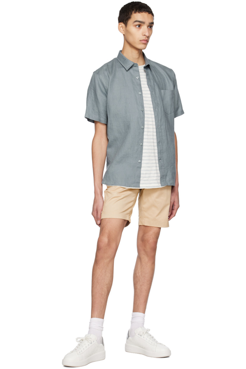 Plain-woven linen shirt. 

· Spread collar
· Button closure
· Patch pocket
· Shirttail hem
· Box pleat at back yoke

Supplier color: Teal pool