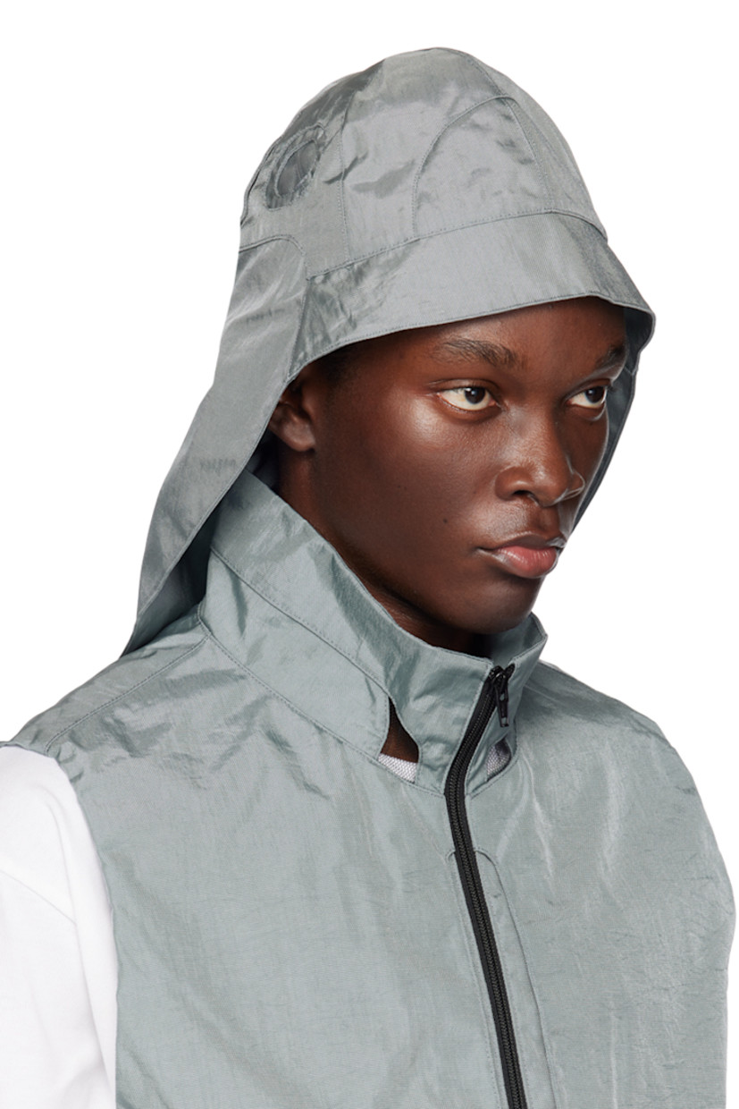 Nylon canvas bucket hat in gray.

· Mesh vents at crown
· Drawstring at back face
· Extended trim at back face
· Canvas lining

Supplier color: Black/Grey
