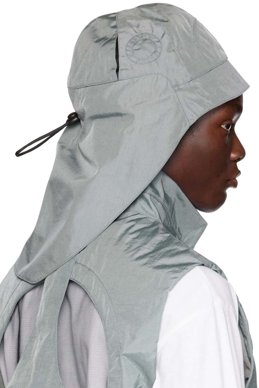 Nylon canvas bucket hat in gray.

· Mesh vents at crown
· Drawstring at back face
· Extended trim at back face
· Canvas lining

Supplier color: Black/Grey