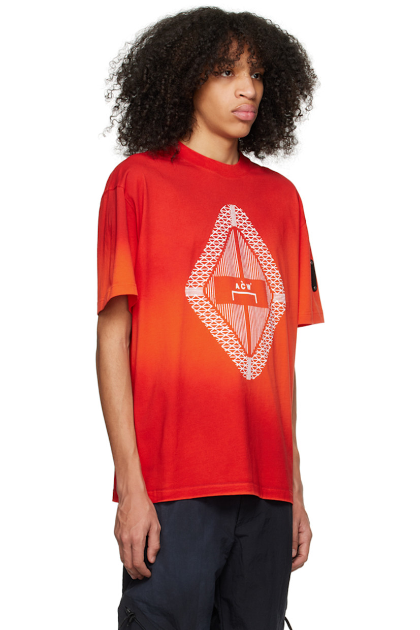 Heavyweight 240 gsm cotton jersey T-shirt. Gradient pattern printed throughout.

· Rib knit crewneck
· Logo graphic printed at front
· Rubberized logo appliqué at sleeve

Supplier color: Rust