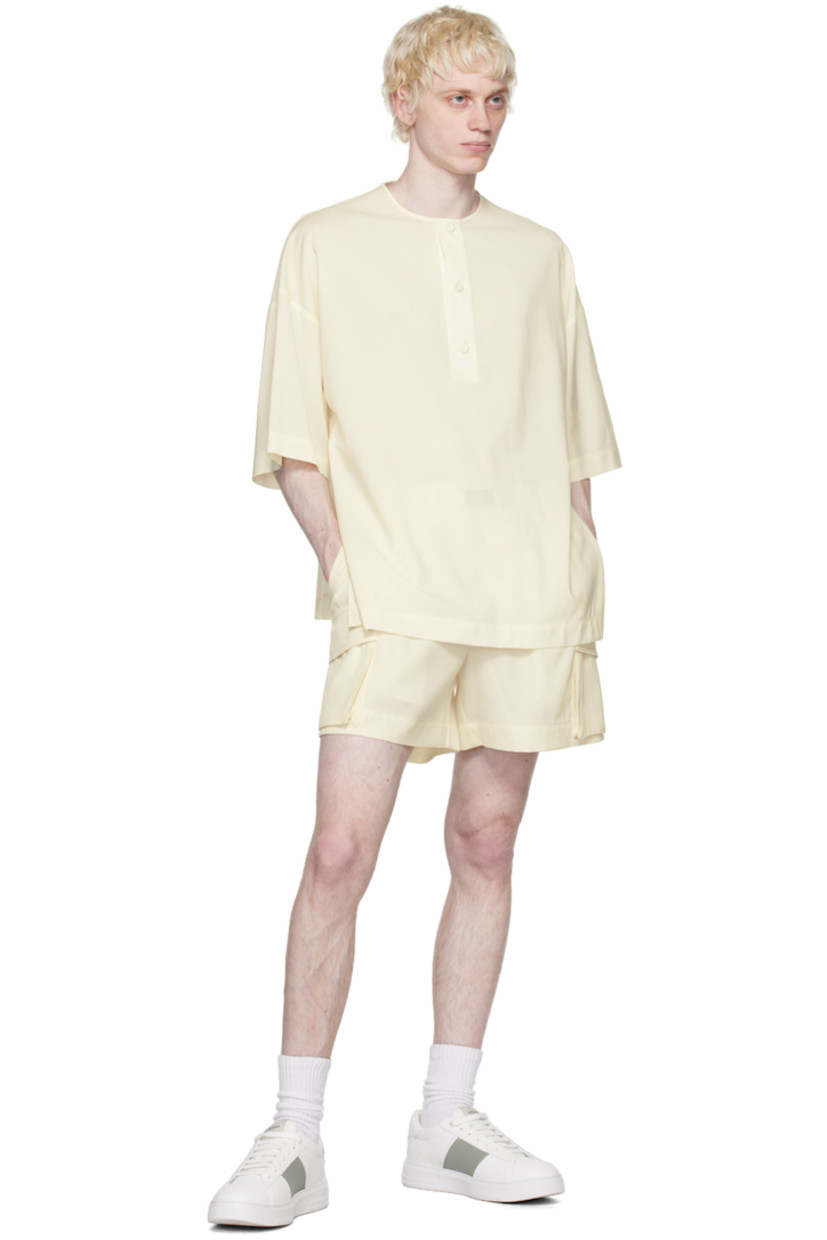 Wool gabardine shorts.

· Elasticized waistband
· Integrated grosgrain belt with press-release fastening
· Four-pocket styling
· Zip-fly
· Pleats at front
· Cargo pockets at outseams
· Logo embroidered at back

Supplier color: Bianco panna