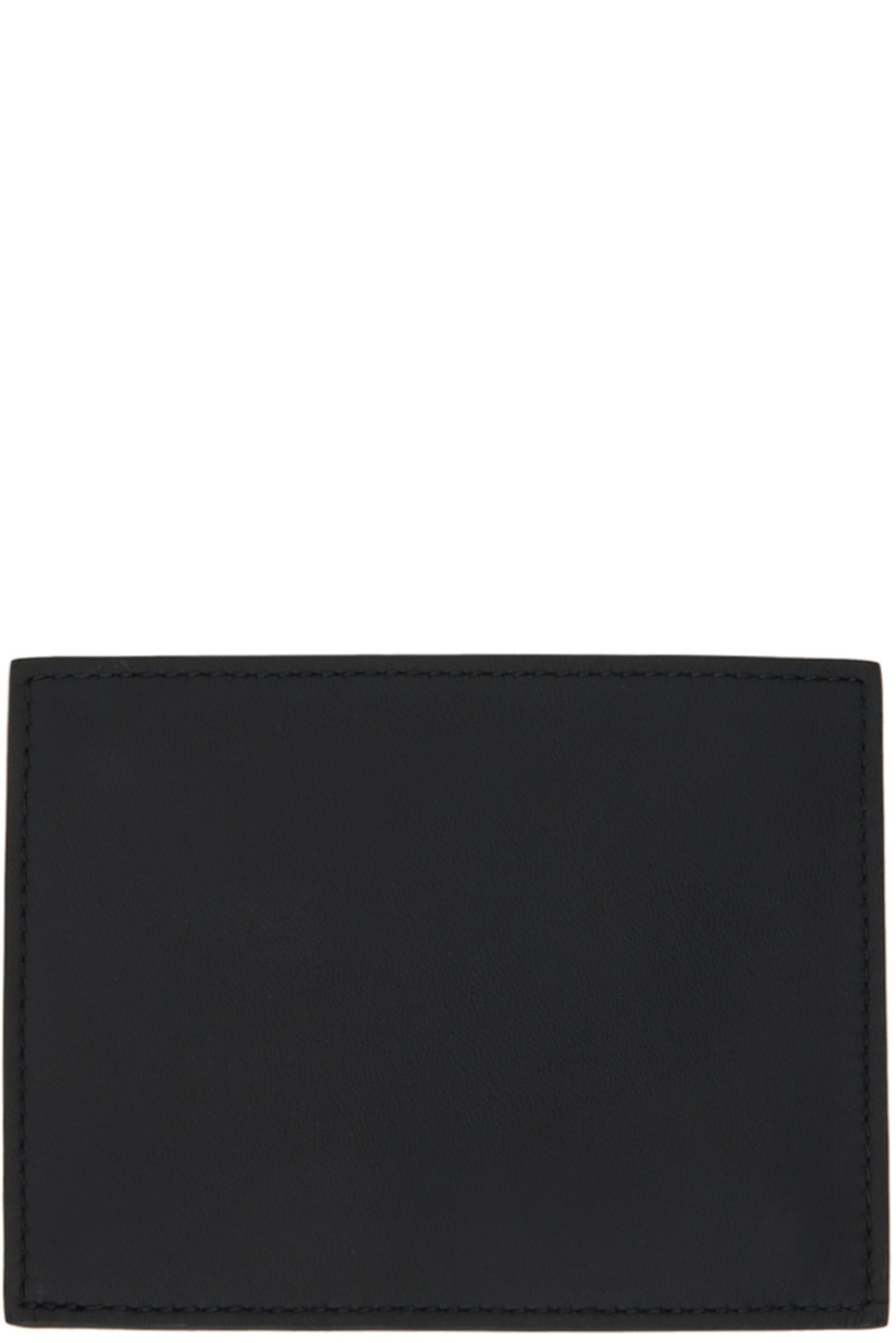 Buffed leather wallet in black.

· Zip closure
· Six card slots
· H4 x W5.25 x D1 in

Part of the ECCO.kollektive x Bianca Saunders collaboration.

Supplier color: Black