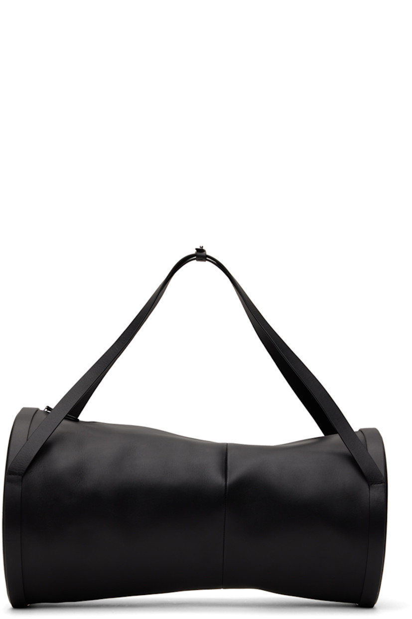 Structured buffed calfskin messenger bag in black. 

· Adjustable shoulder straps 
· Zip closure 
· Twill lining 
· H11 x W19.5 x D10 in 

Part of the ECCO.kollektive x Isaac Reina collaboration. 

Supplier color: Black