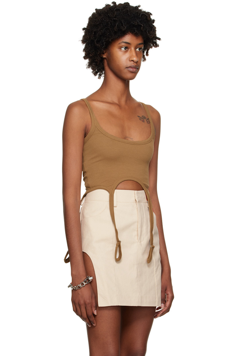 Rib knit stretch cotton tank top. 

· Scoop neck 
· Garter straps at curved hem 
· Logo patch at back 

Supplier color: Tobacco brown/No color