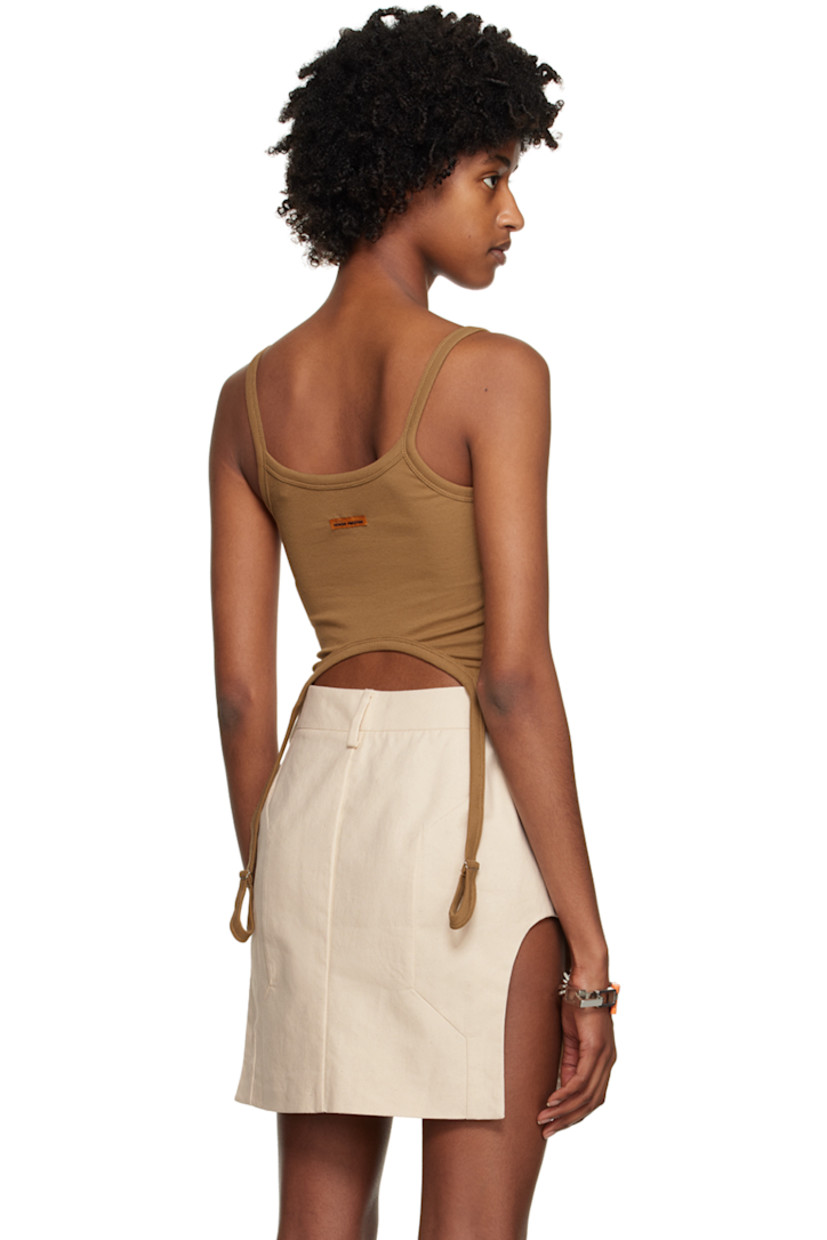 Rib knit stretch cotton tank top. 

· Scoop neck 
· Garter straps at curved hem 
· Logo patch at back 

Supplier color: Tobacco brown/No color