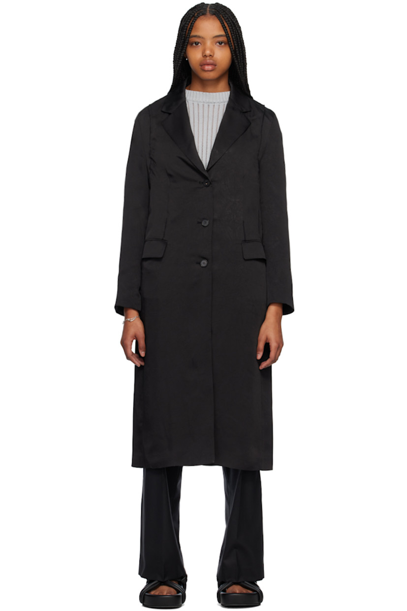 Polyester crushed satin coat. 

· Notched lapel
· Button closure
· Flap pockets
· Three-button surgeon's cuffs
· Central vent at back hem
· Full cupro satin lining

Supplier color: Black