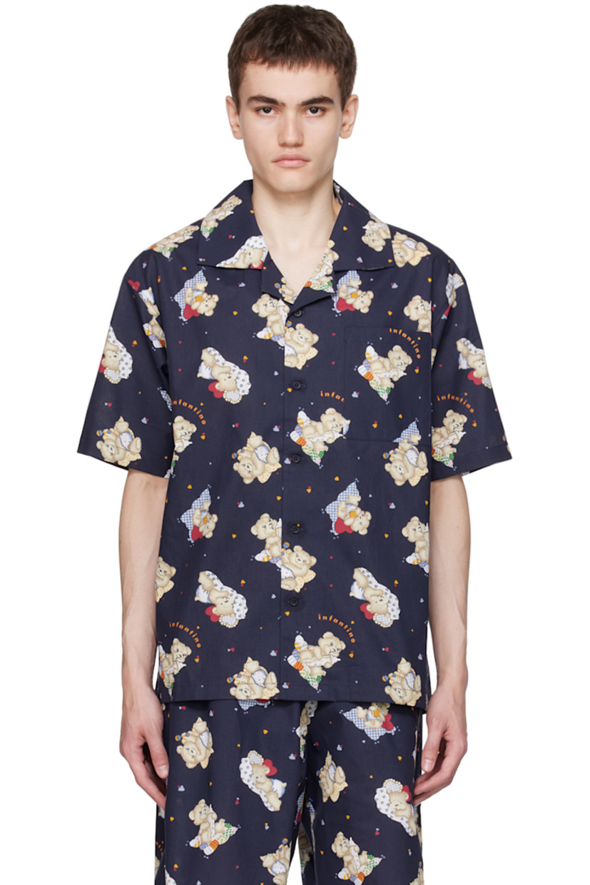 Plain-woven cotton shirt. Graphic pattern printed throughout. 

· Open spread collar
· Button closure
· Patch pocket at chest

Supplier color: Navy