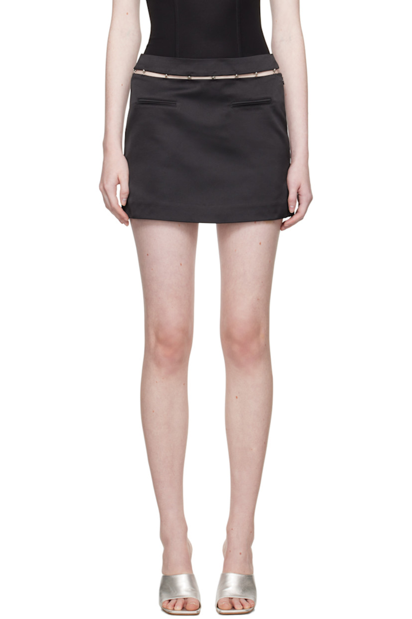Polyester satin skirt.

· Detachable waistband with hook-eye fastenings
· Two-pocket styling
· Darts at front
· Concealed zip closure at side seam
· Full twill lining

Supplier color: Black