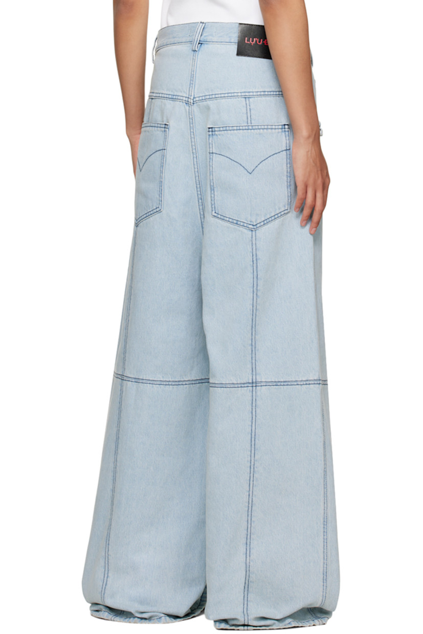 Non-stretch denim jeans. 

· Paneled construction
· Belt loops
· Five-pocket styling
· Zip-fly
· Logo patch at back waistband

Supplier color: Ice blue