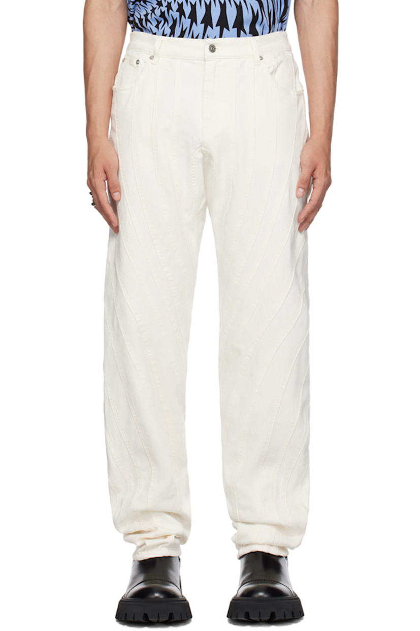 Non-stretch denim jeans.

· Paneled construction
· Low-rise
· Belt loops
· Five-pocket styling
�· Zip-fly
· Leather logo patch at back waist

Supplier color: Ivory