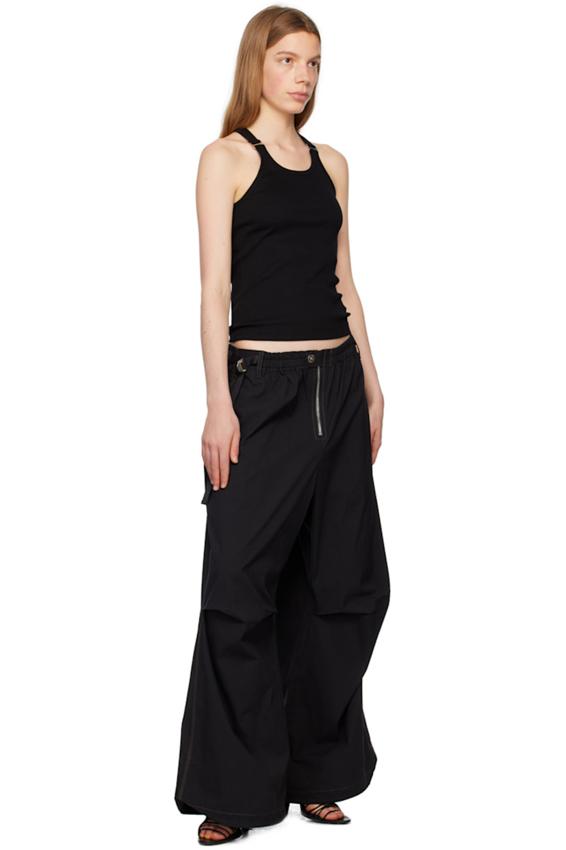 Rib knit stretch organic cotton tank top. 

· Crewneck
· Silver-tone hook-eye at straps

Supplier color: Black