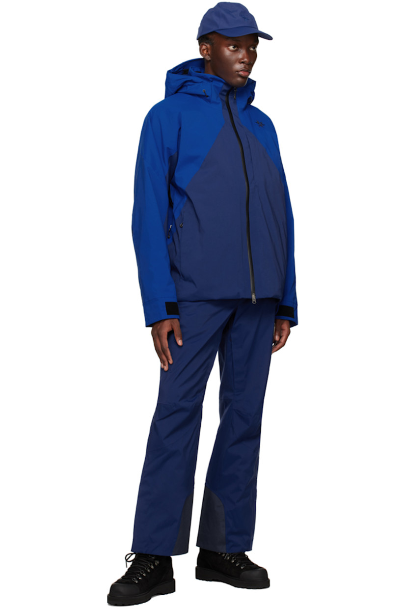 Insulated Dermizax™ polyester canvas trousers. Waterproof and breathable.

· Velcro tabs at partially elasticized waistband
· Two-pocket styling
· Zip-fly
· Logo embroidered at front pocket and back leg
· Darting at knees
· Zip vent at elasticized cuffs and inseams
· Canvas panel at inner cuffs
· Full fleece and jersey lining

Supplier color: Deep blue