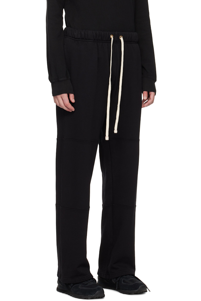 Garment-dyed cotton fleece sweatpants. 

· Pre-shrunk
· Drawstring at elasticized waistband
· Two-pocket styling

Supplier color: Jet black