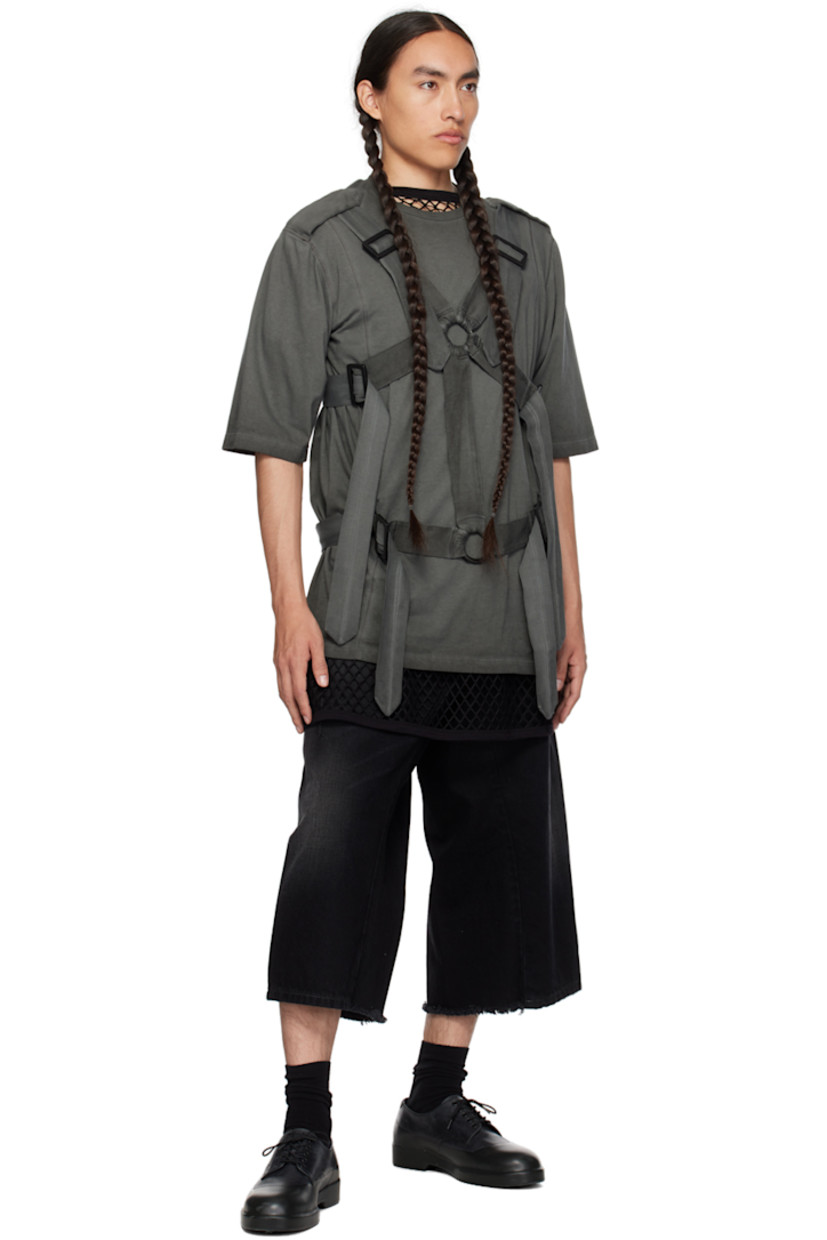 Handcrafted non-stretch denim jeans. Fading and whiskering throughout.

· Paneled construction
· Belt loops
· Five-pocket styling
· Button-fly
· Frayed edge at cuffs
· Logo plaque at back waistband
· Contrast stitching in gray

Supplier color: Black