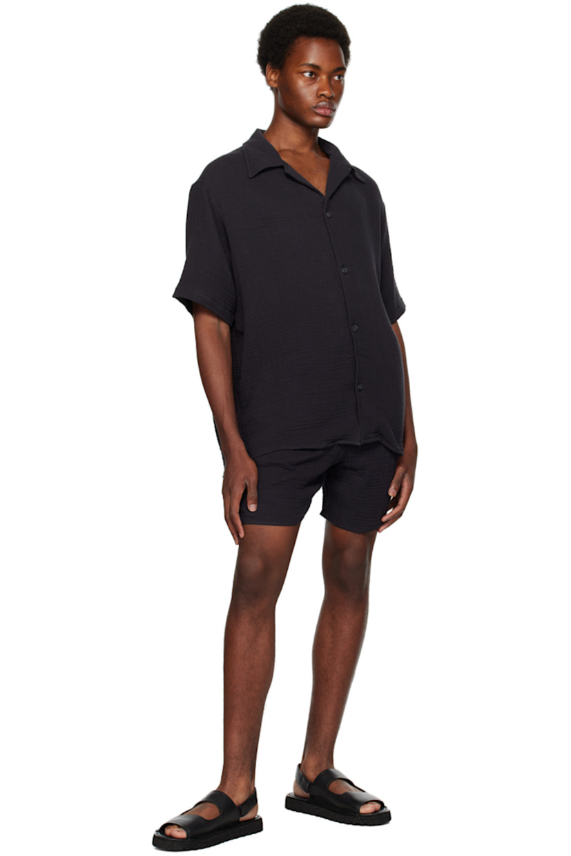 Handcrafted cotton gauze shorts.

· Concealed drawstring at elasticized waistband
· Three-pocket styling

Supplier color: Dark angel