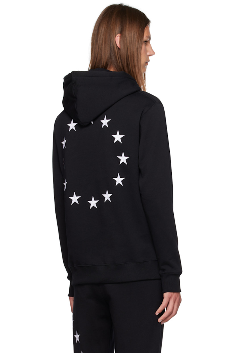 Organic cotton fleece hoodie.

· Drawstring at hood
· Logo graphic embroidered at chest and back
· Kangaroo pocket
· Rib knit hem and cuffs

Supplier color: Black