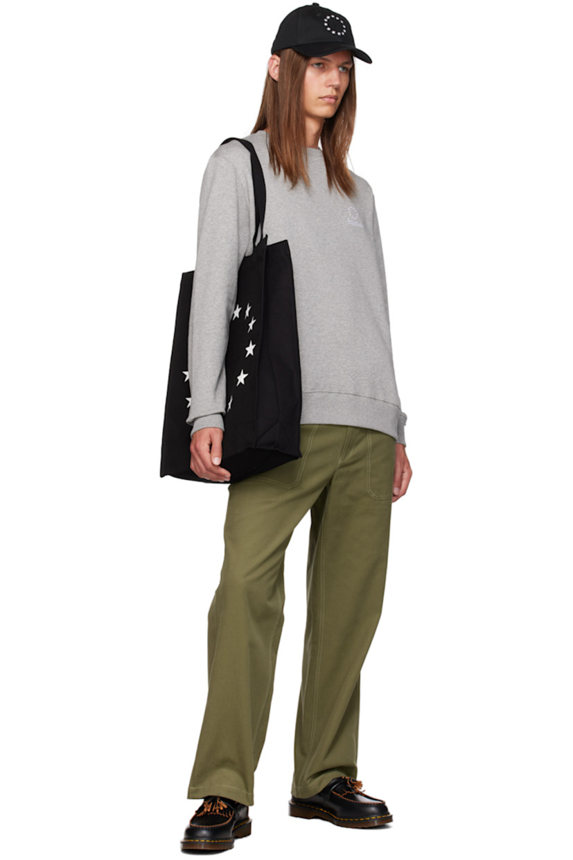 Mottled 340 g organic cotton fleece sweatshirt.

· Rib knit crewneck, hem, and cuffs
· Logo graphic embroidered at chest

Supplier color: Heather grey