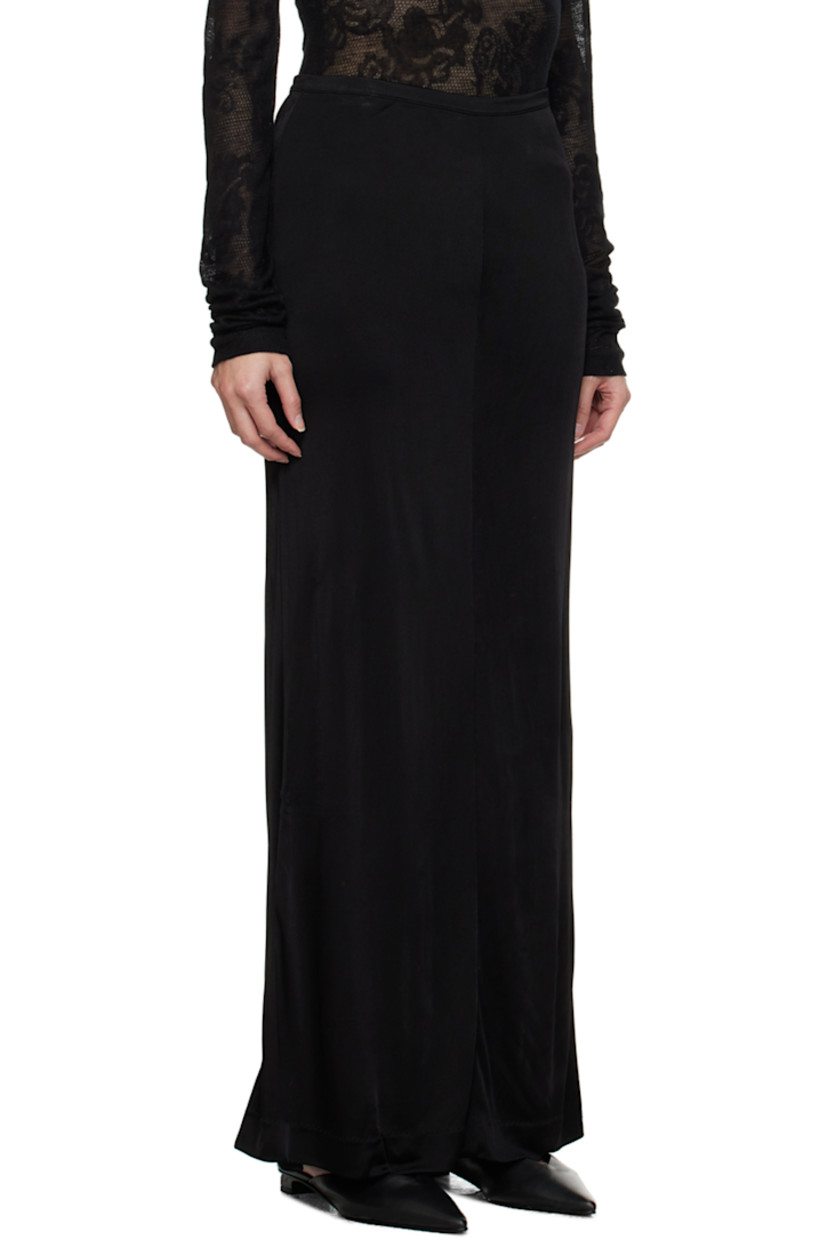 Viscose jersey skirt.

· Central seam at front and back
· Concealed zip closure at side seam

Supplier color: Black