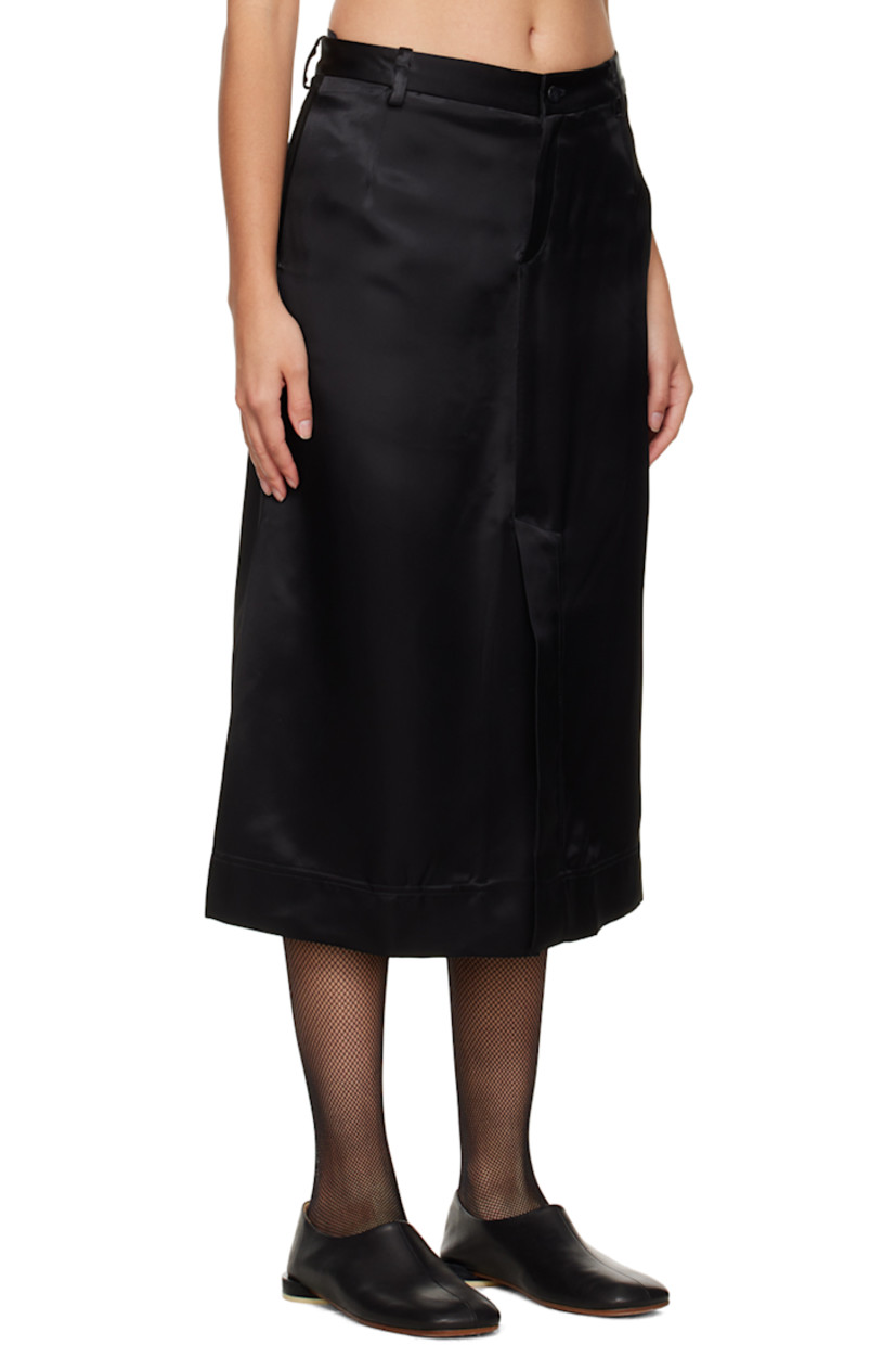 Viscose satin skirt. 

· Belt loops
· Three-pocket styling
· Zip-fly
· Central vent at front hem

Supplier color: Black