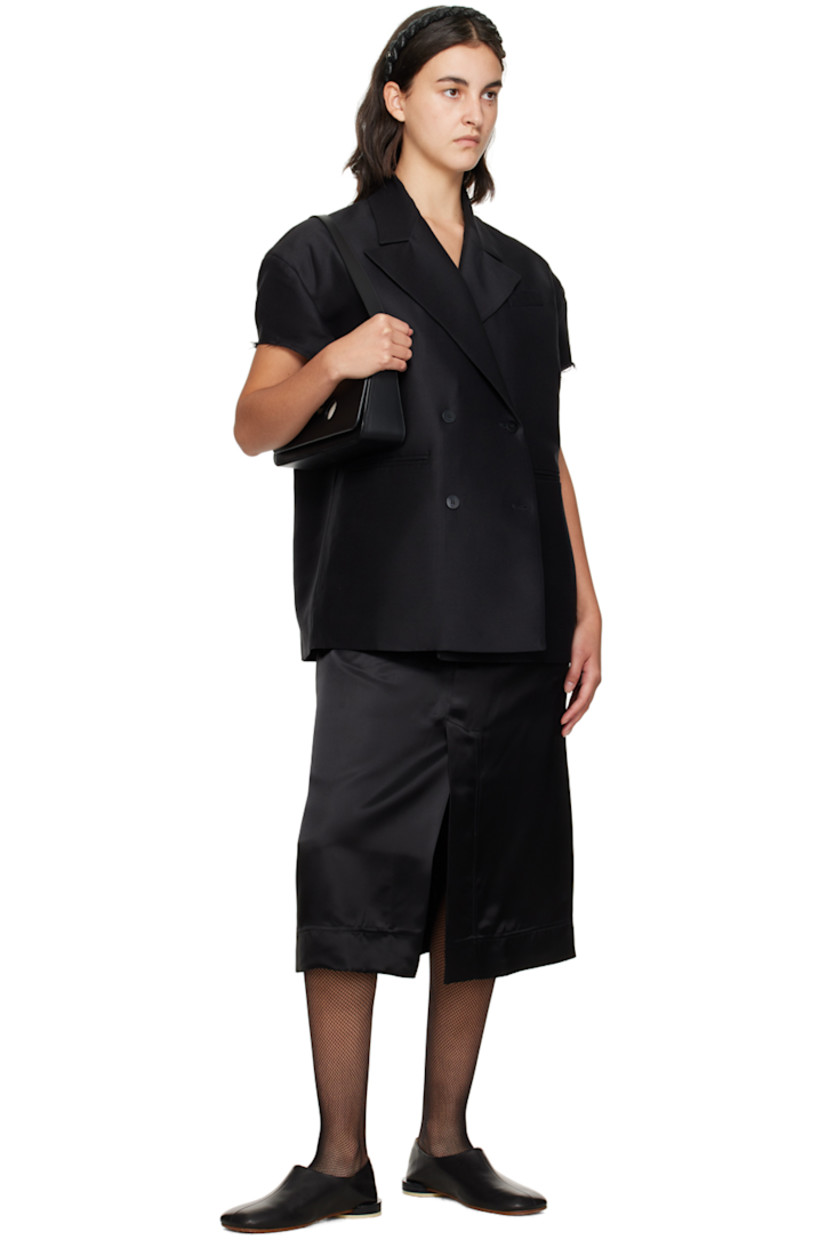 Viscose satin skirt. 

· Belt loops
· Three-pocket styling
· Zip-fly
· Central vent at front hem

Supplier color: Black