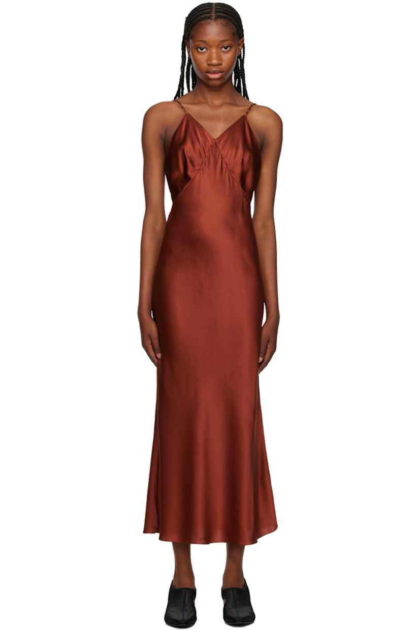 Silk charmeuse dress.

· V-neck
· Adjustable spaghetti straps
· Open back

Supplier color: Flame