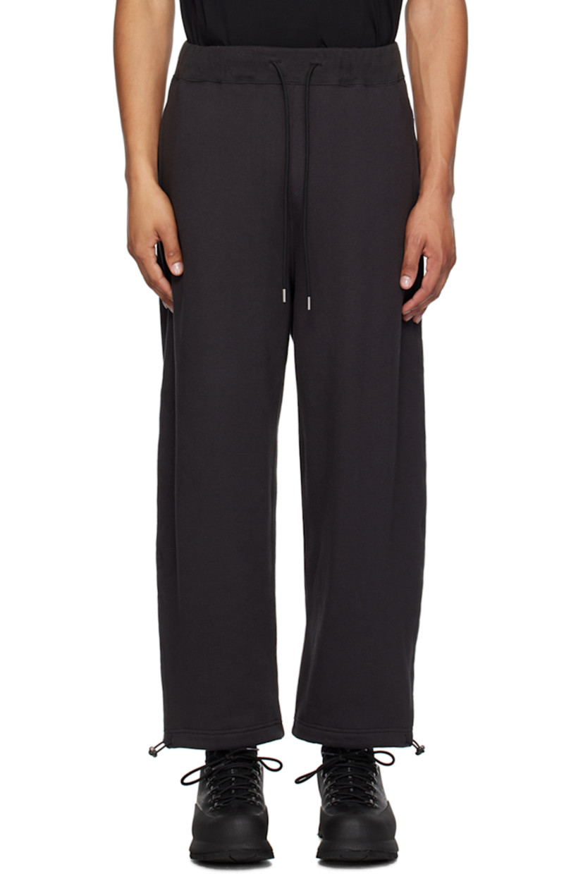 Cotton fleece sweatpants.

· Drawstring at elasticized waistband
· Four-pocket styling
· Bungee-style drawstring at cuffs

Supplier color: D gray