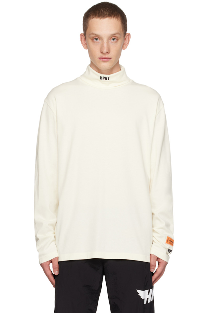 Organic cotton jersey T-shirt.

· Logo embroidered at turtleneck and cuff
· Logo patch at cuff

Supplier color: White/Black