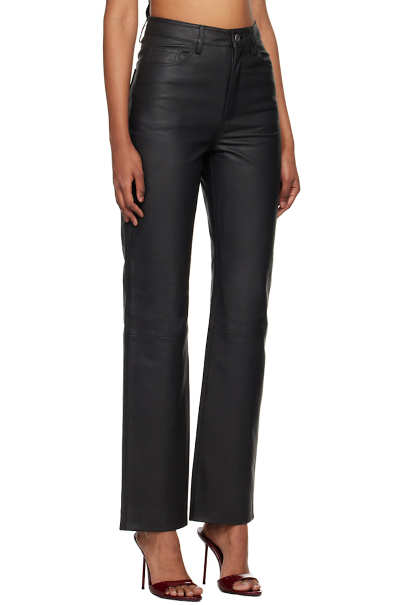 Buffed sheepskin pants.

· Belt loops
· Five-pocket styling
· Zip-fly
· Full satin lining

Supplier color: Black