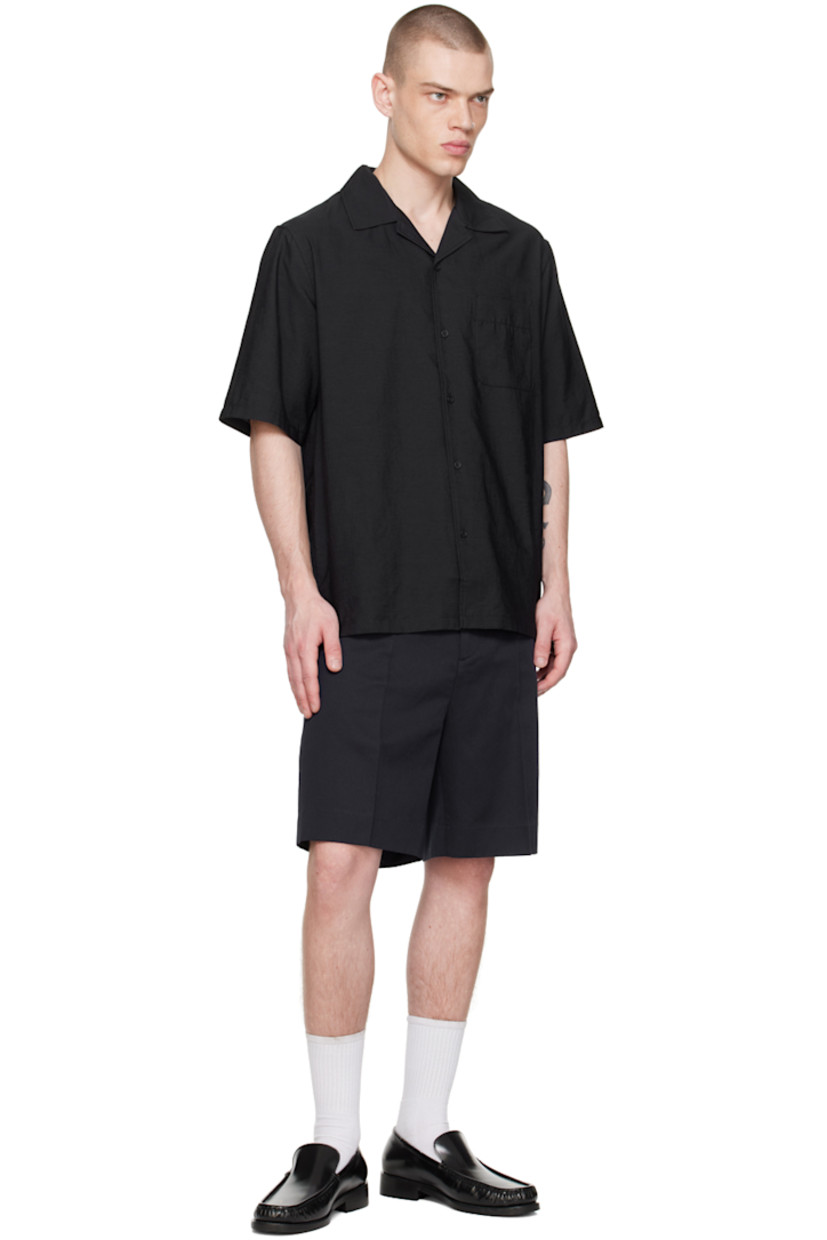Organic cotton- and linen-blend twill shorts.

· Belt loops
· Four-pocket styling
· Zip-fly
· Creased legs

Supplier color: Navy
