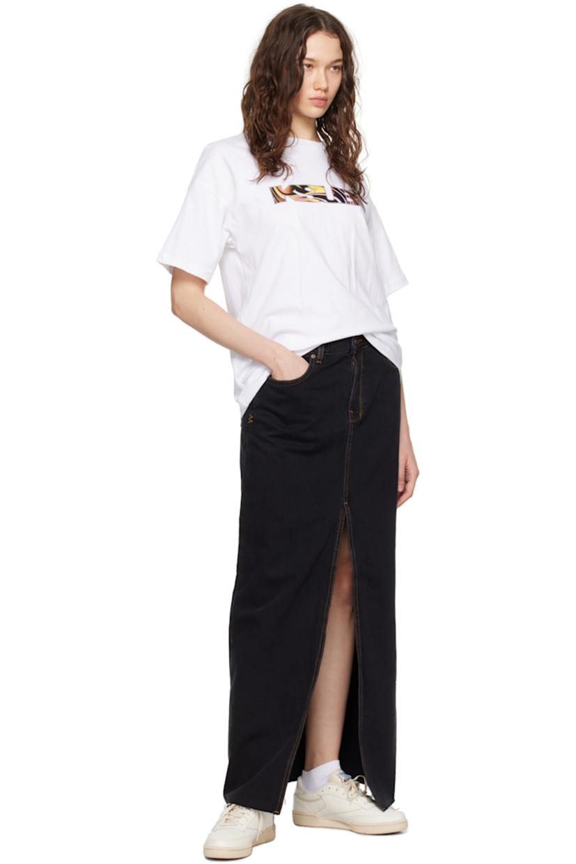 Lightweight non-stretch denim skirt.

· Low-rise
· Belt loops 
· Five-pocket styling 
· Zip-fly 
· Central vent at front 
· Raw edge at hem 
· Embroidered graphics at back 
· Removable textile tag at back pocket
· Logo-engraved bronze-tone hardware
· Contrast stitching in tan 

Supplier color: Black