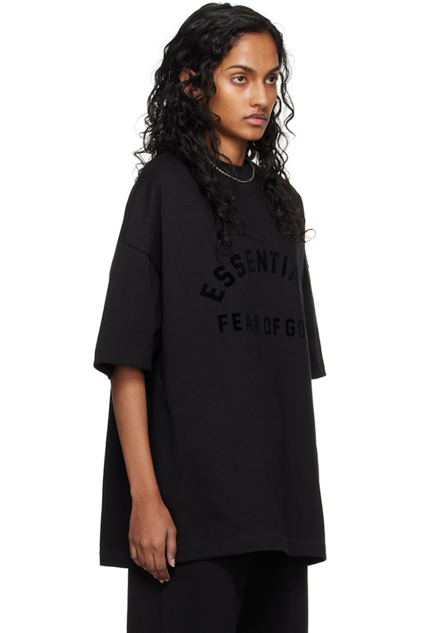Heavyweight cotton jersey T-shirt.

· Rib knit crewneck
· Logo bonded at front
· Dropped shoulders
· Rubberized logo patch at back collar

Supplier color: Jet black