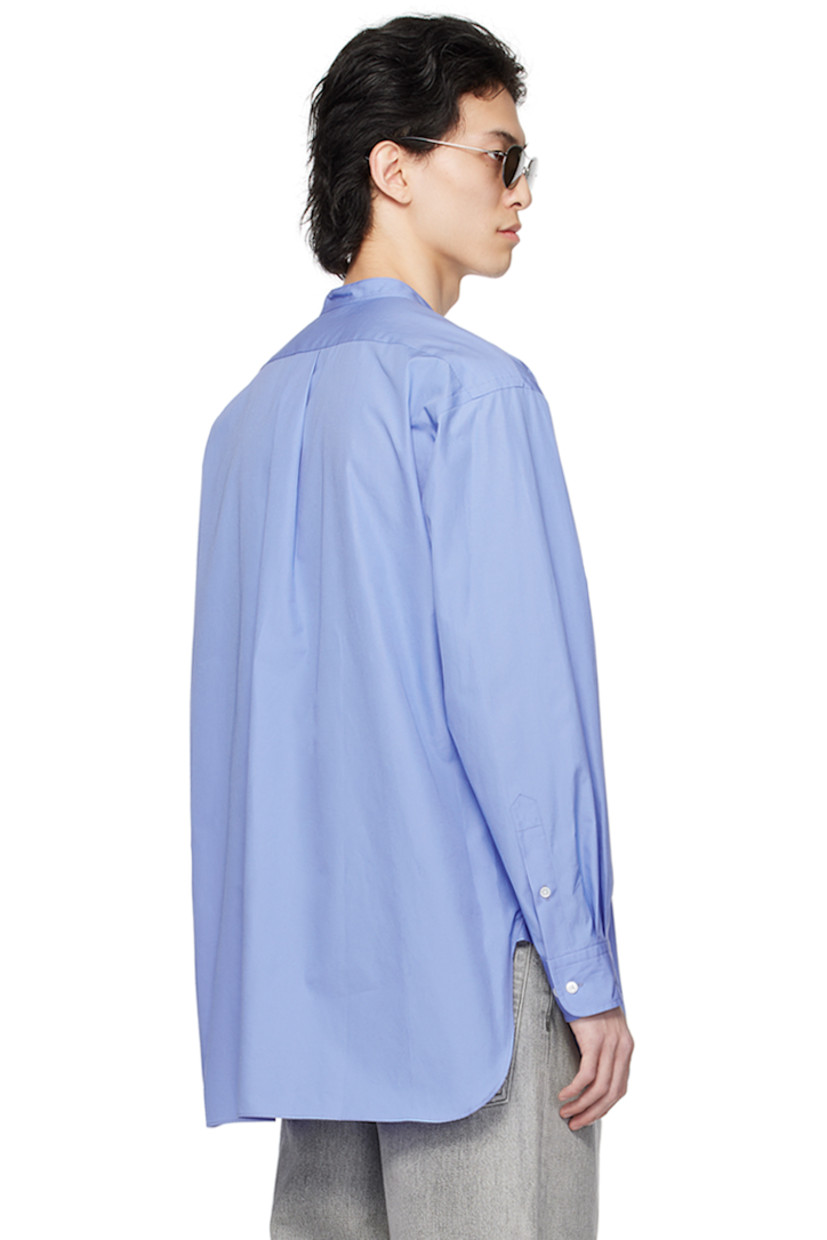 Cotton poplin shirt.

· Stand collar
· Button closure
· Patch pocket
· Vented shirttail hem
· Adjustable single-button barrel cuffs
· Box pleat at back yoke

Supplier color: Blue